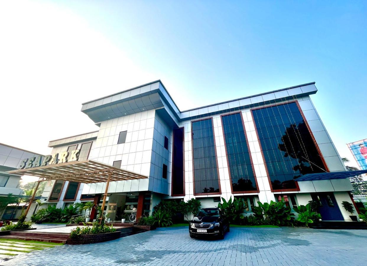 Hotel Seapark Kollam Buitenkant foto